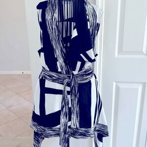 Calvin Klein unique top that is a show stopper!